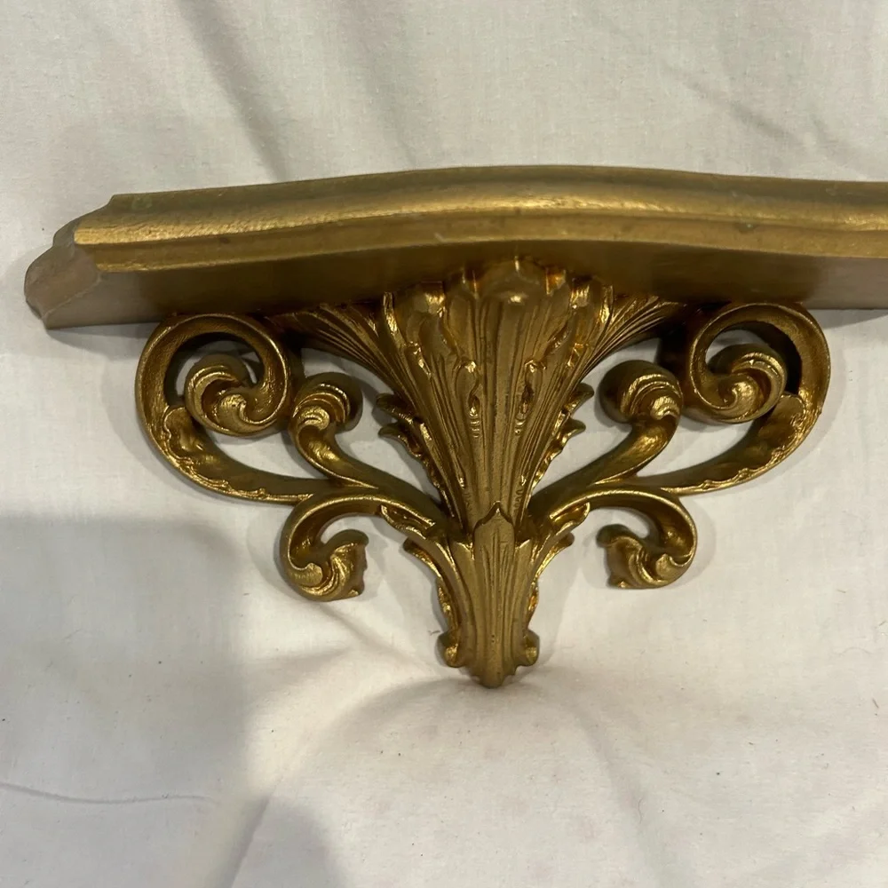 Vintage Hollywood Regency display shelves 2148b, gold shelf